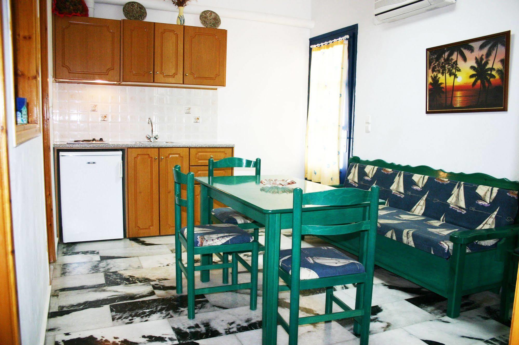 Ikaros Studios & Apartments Naxos City Exteriör bild